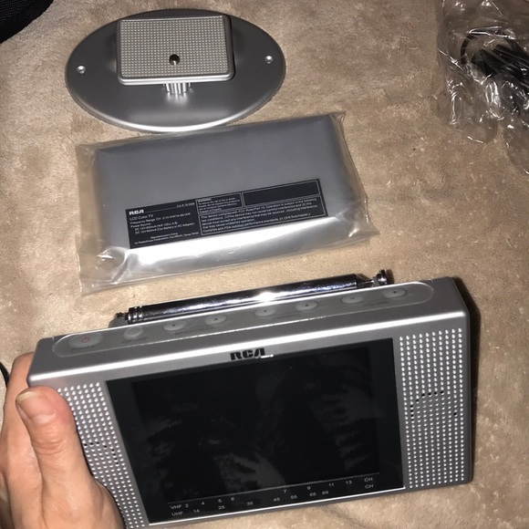 RCA lcd color TV bundle with bag 💼 - Picture 4 of 6